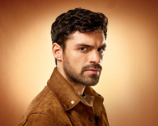 Polaris with hands in pockets